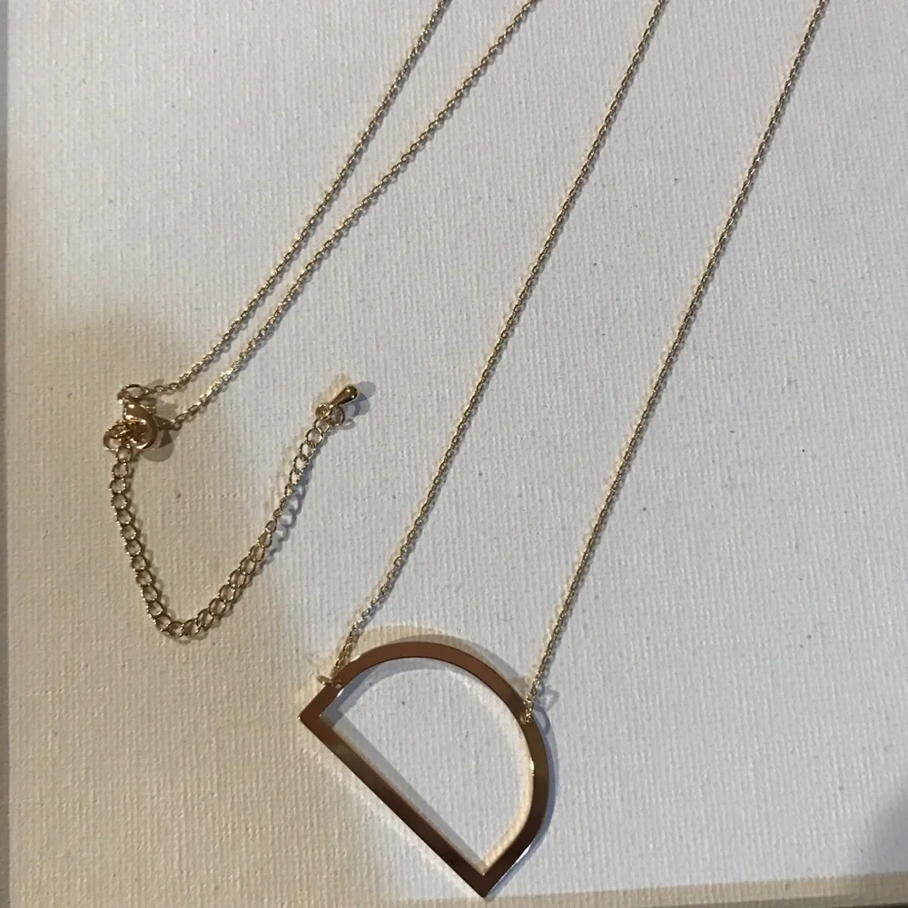 🟣🟣💍Slimline Initial Necklaces